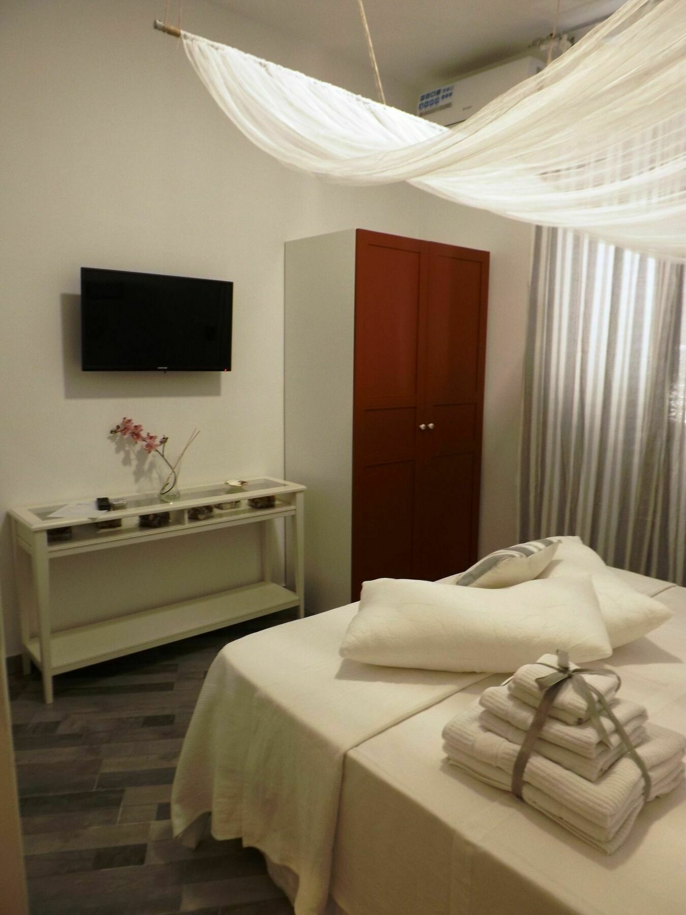 Domus Alma Bed & Breakfast เนเปิลส์ ภายนอก รูปภาพ
