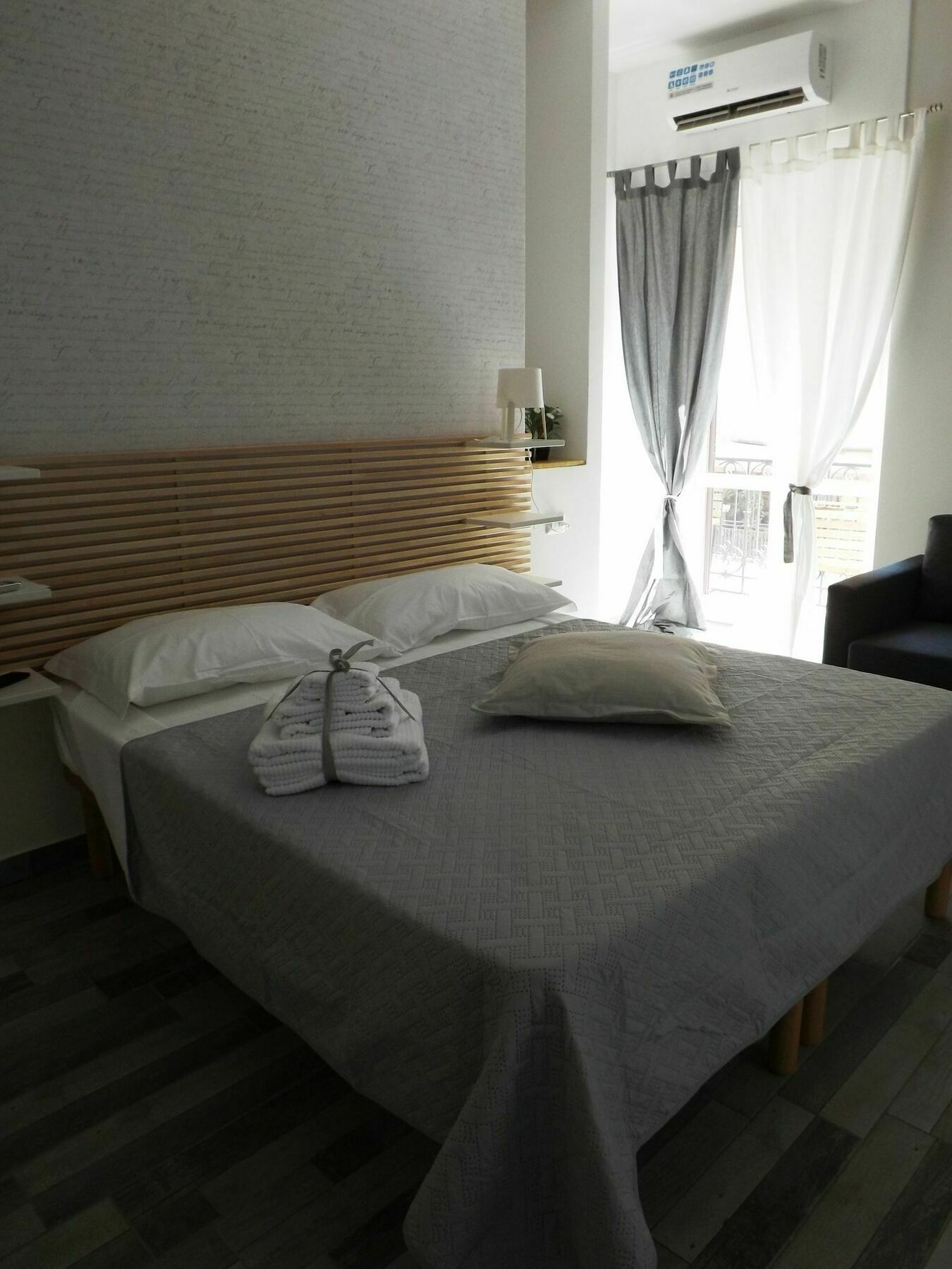 Domus Alma Bed & Breakfast เนเปิลส์ ภายนอก รูปภาพ