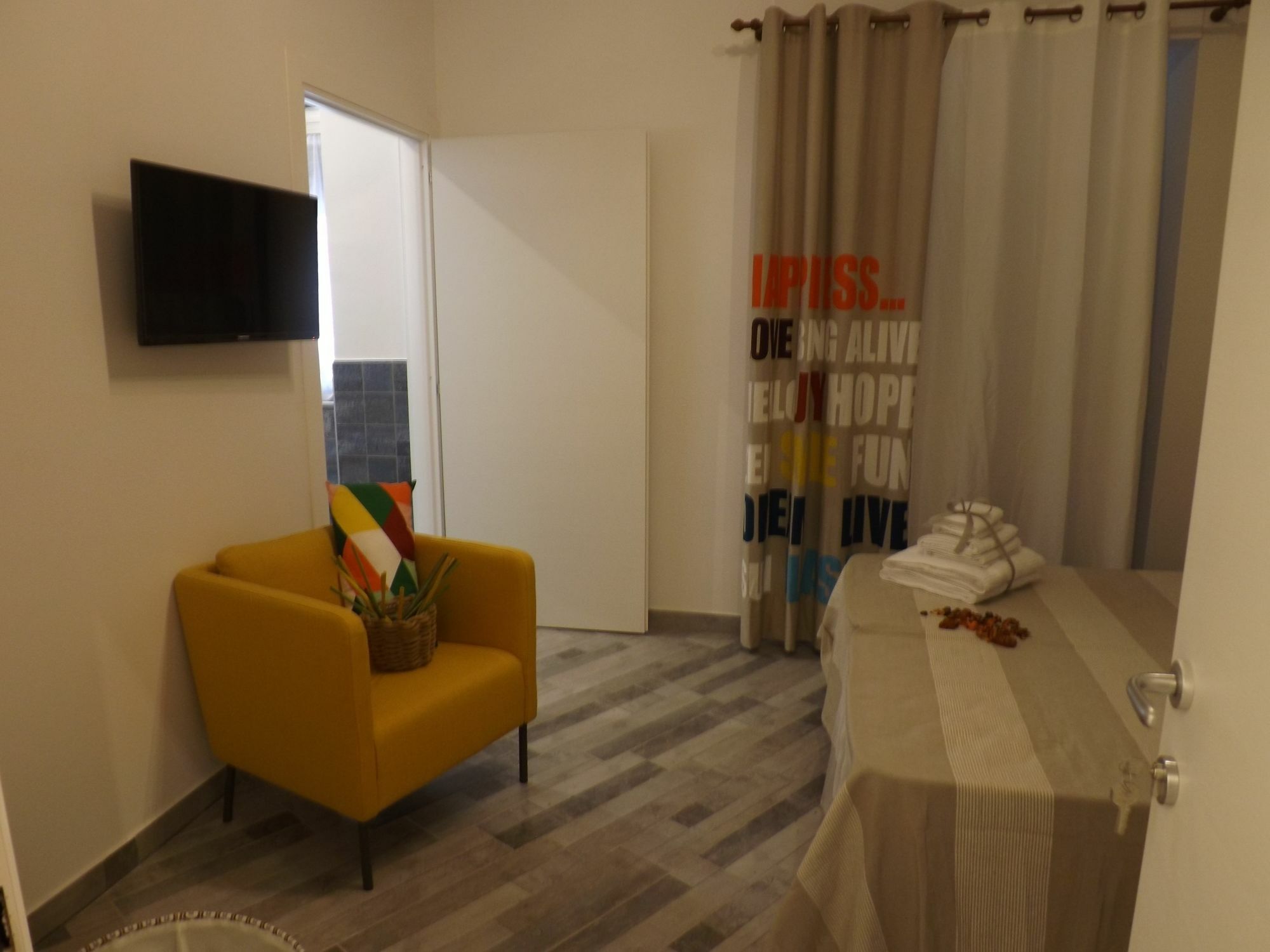 Domus Alma Bed & Breakfast เนเปิลส์ ภายนอก รูปภาพ