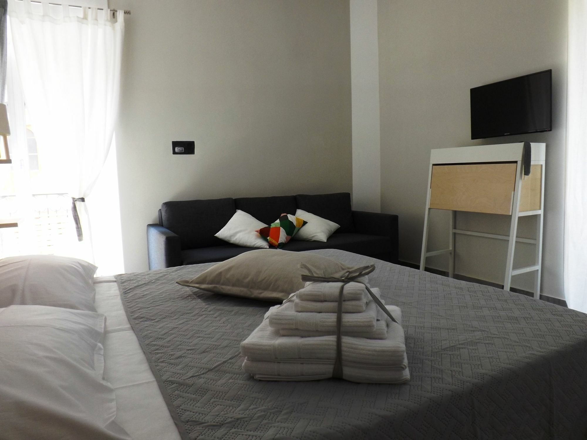 Domus Alma Bed & Breakfast เนเปิลส์ ภายนอก รูปภาพ