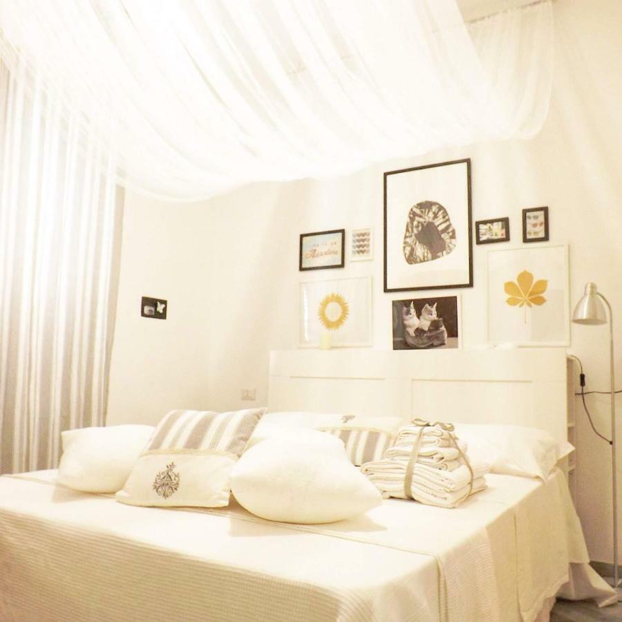 Domus Alma Bed & Breakfast เนเปิลส์ ภายนอก รูปภาพ