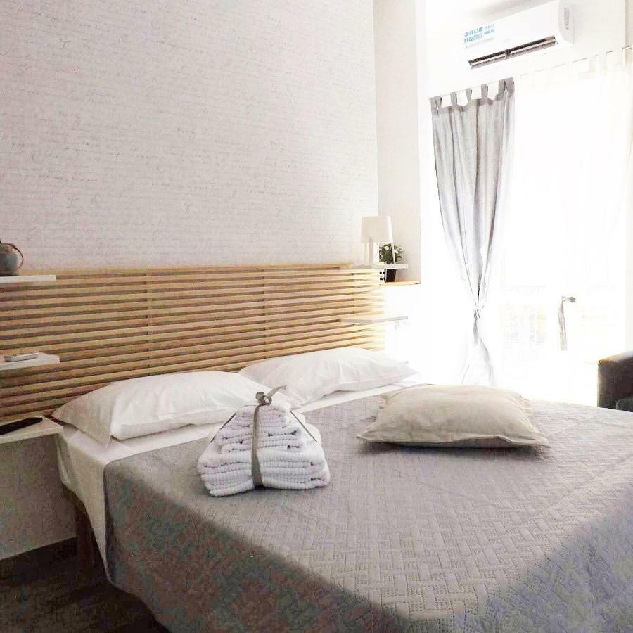 Domus Alma Bed & Breakfast เนเปิลส์ ภายนอก รูปภาพ