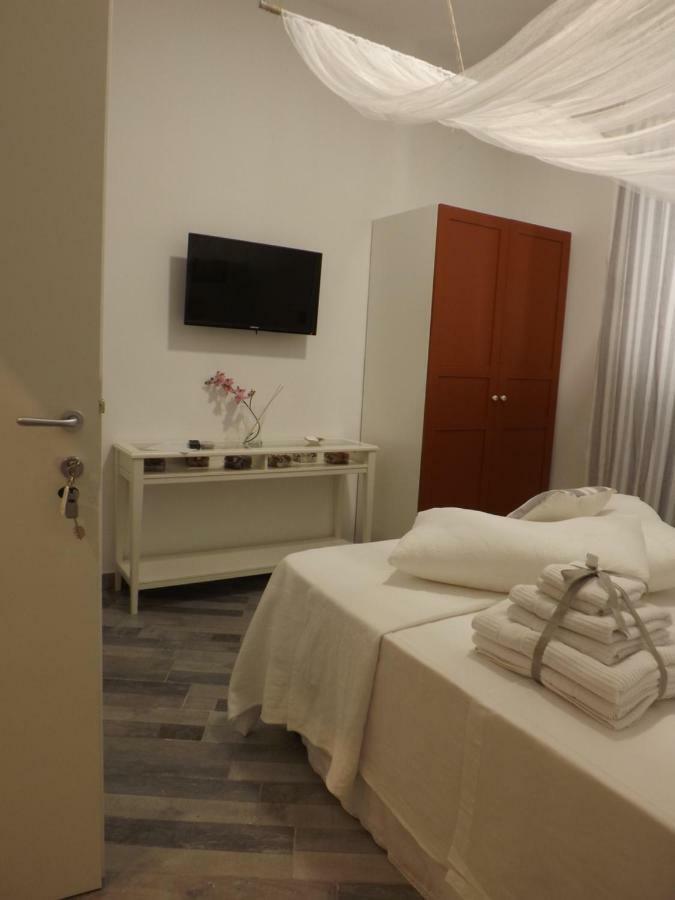 Domus Alma Bed & Breakfast เนเปิลส์ ภายนอก รูปภาพ