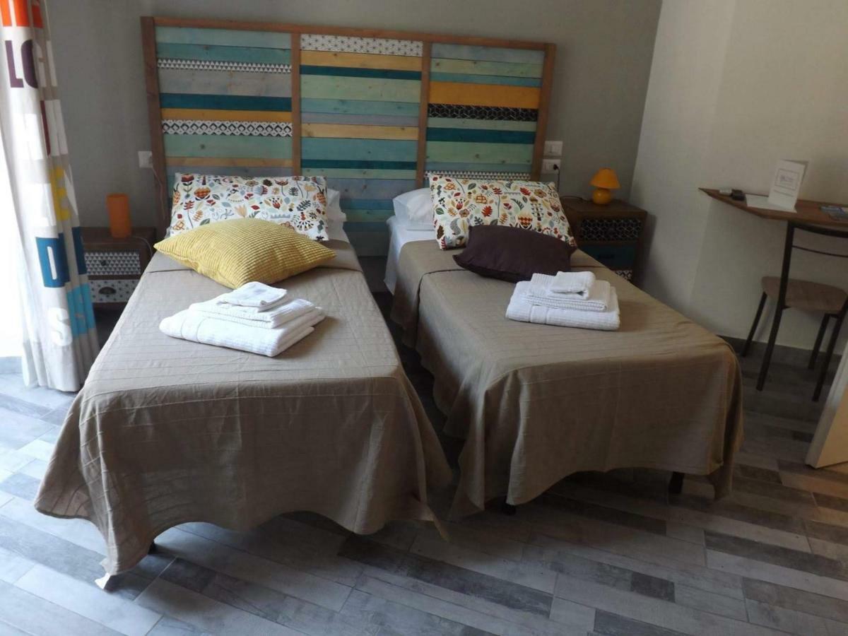 Domus Alma Bed & Breakfast เนเปิลส์ ภายนอก รูปภาพ
